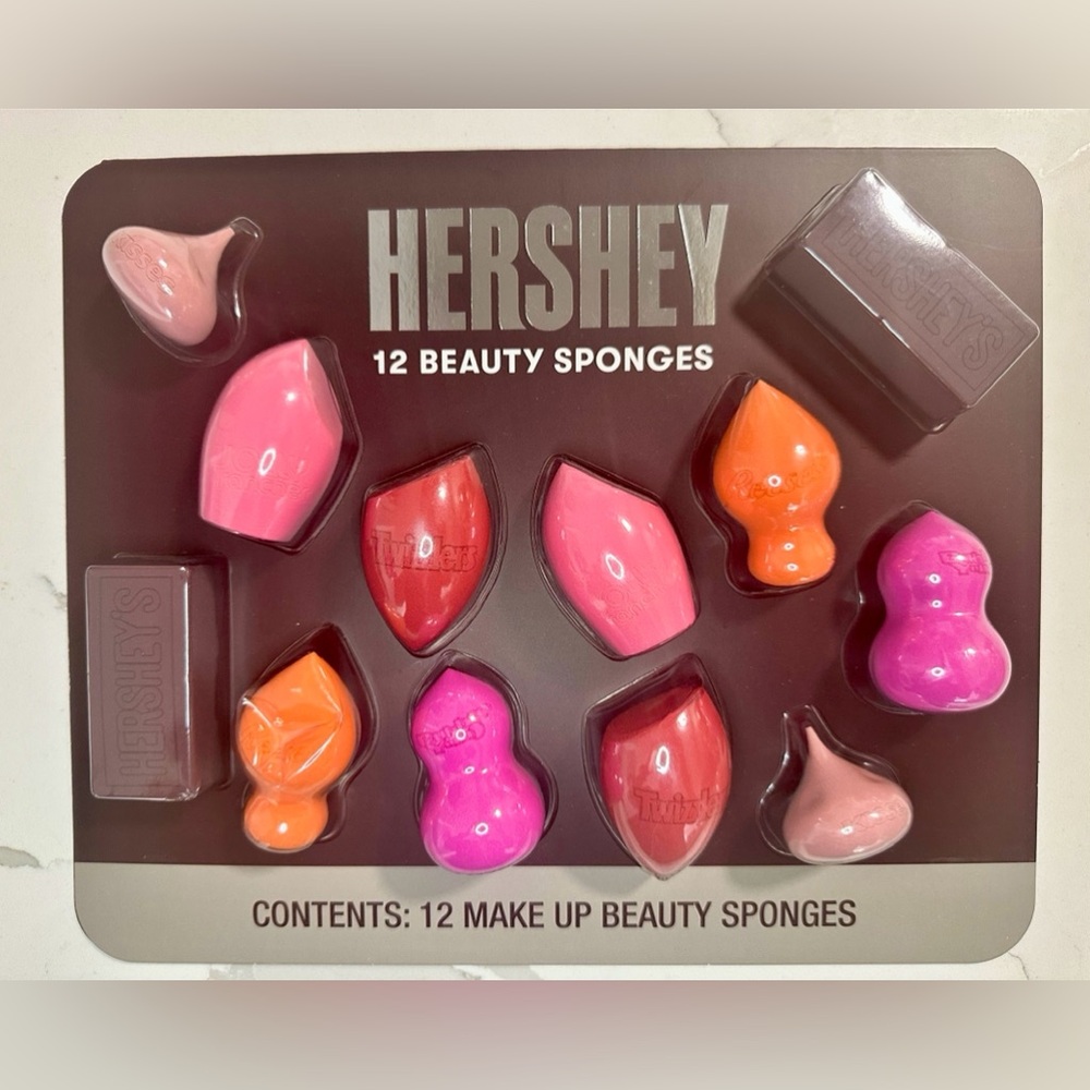 ONLY TWO IN STOCK ‼️ BRAND NEW🚨 SUPER CUTE HERSHEYS BEAUTY BLENDERS